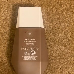 Fenty Beauty blurring Tint # 21